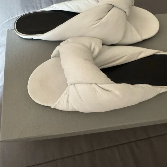 Balenciaga Ivory Gift Box - Picture 2 of 12